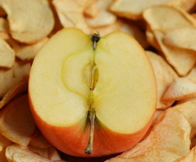 Як правильно зберігати сушені яблука на зиму в домашніх умовах