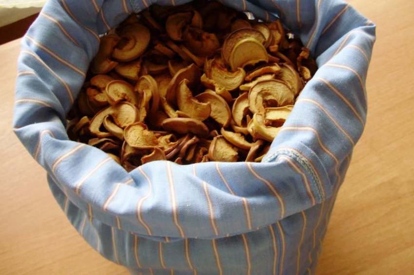 Зберігання яблук у тканевем мішку Зберігання яблук у тканевем мішку