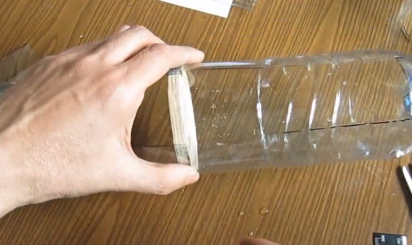 Дві половини пляшки