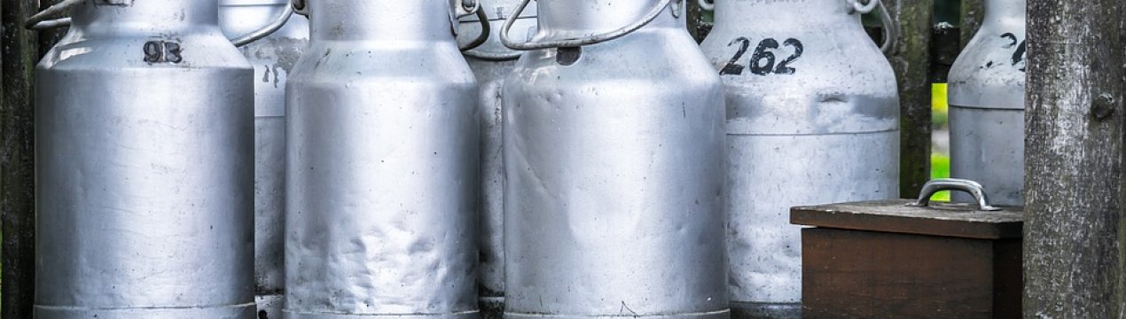 Переробні підприємства України стрімко знижують ціни на закупівлю молока