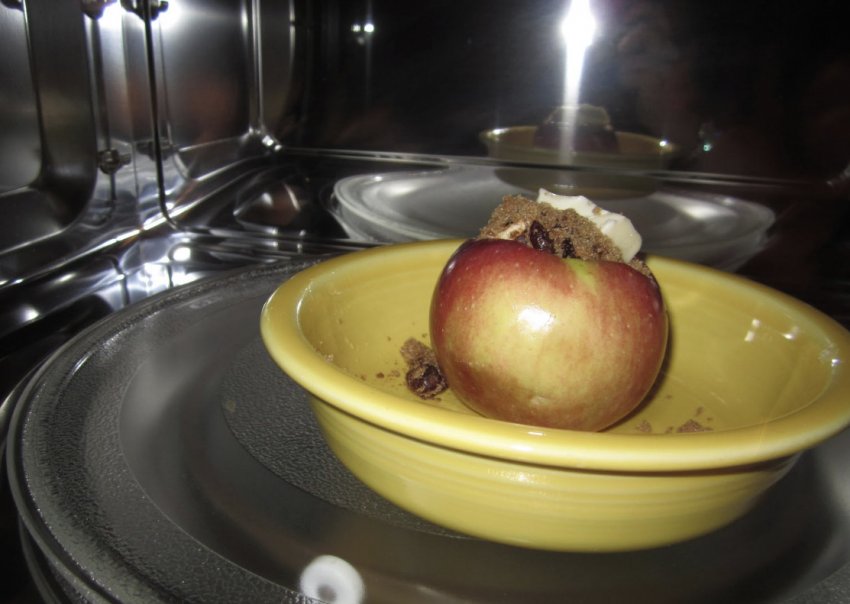Приготовление яблок в микроволновой печи