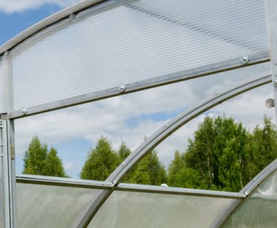 Характеристика та особливості теплиці «Новатор»