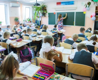 Діти російських фермерів перестануть вчитися в третю зміну