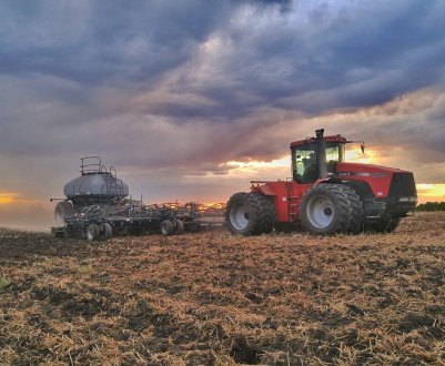 Нікому працювати! Під час посівної українські аграрії відчули дефіцит кадрів