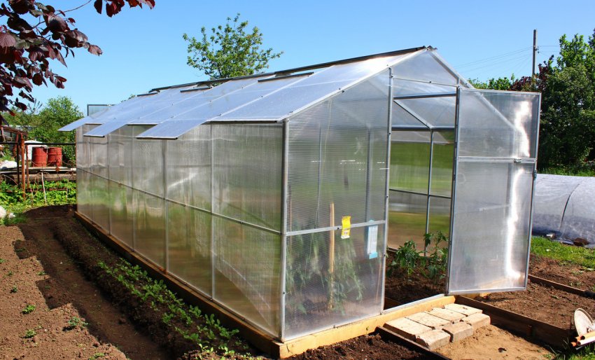 Теплиця з двома скатами Теплиця з двома скатами