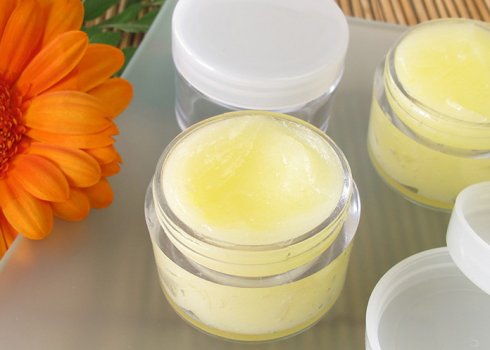 Як застосовувати бджолиний віск в косметології?