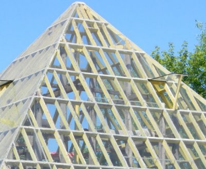 Особливості теплиці «Піраміда» і як її зробити в домашніх умовах