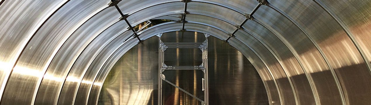 Особливості теплиці «Слава» з відкривається дахом з полікарбонату