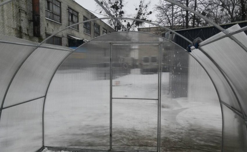 Зняття покриття з полікарбонату на зиму Зняття покриття з полікарбонату на зиму