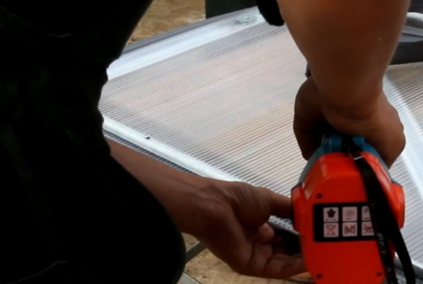 Кріплення дверного ущільнювача Кріплення дверного ущільнювача