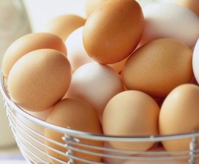 Алтайські несучки влаштували справжній «дощ» з яєць