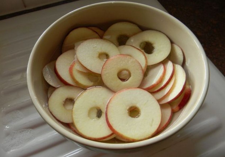 Правильно нарезаные яблоки для сушки