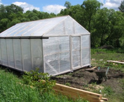Як зробити теплицю з стрейч-плівки своїми руками