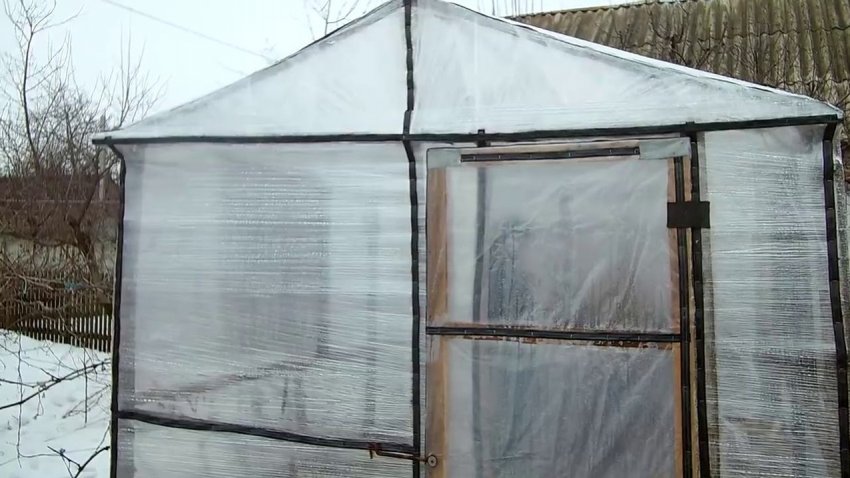 Теплиця з стрейч-плівки Теплиця з стрейч-плівки