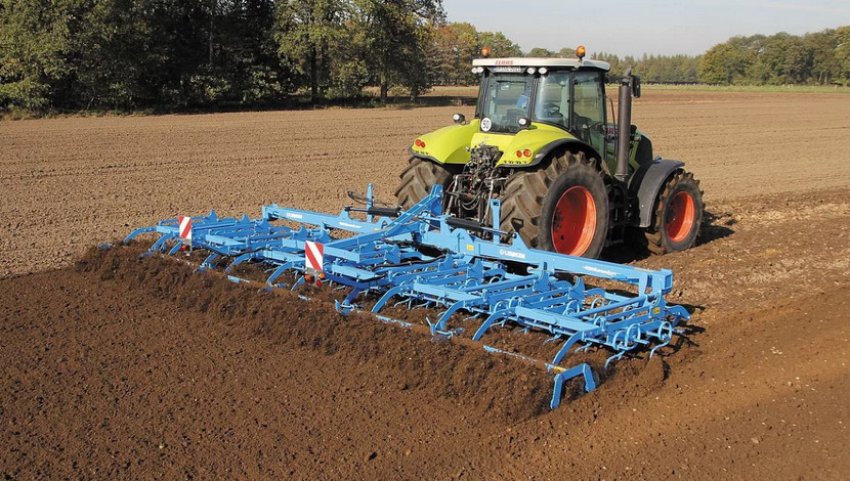 Лущення ґрунту культиватором