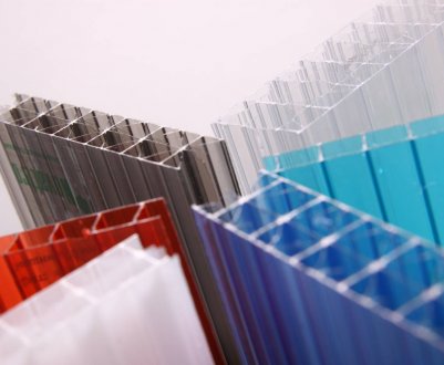 Який кольоровий полікарбонат краще вибрати для теплиці?