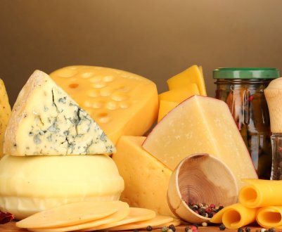 Закарпатський пенсіонер варить унікальні сири з незвичайними добавками 