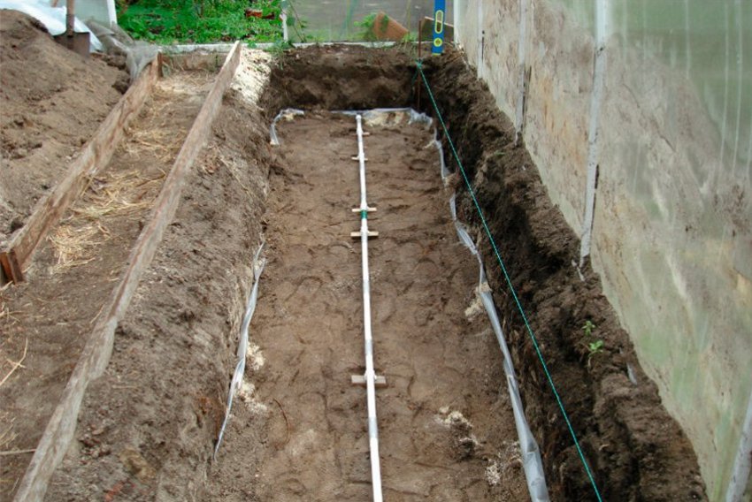 Підгрунтовий полив у теплиці Підгрунтовий полив у теплиці