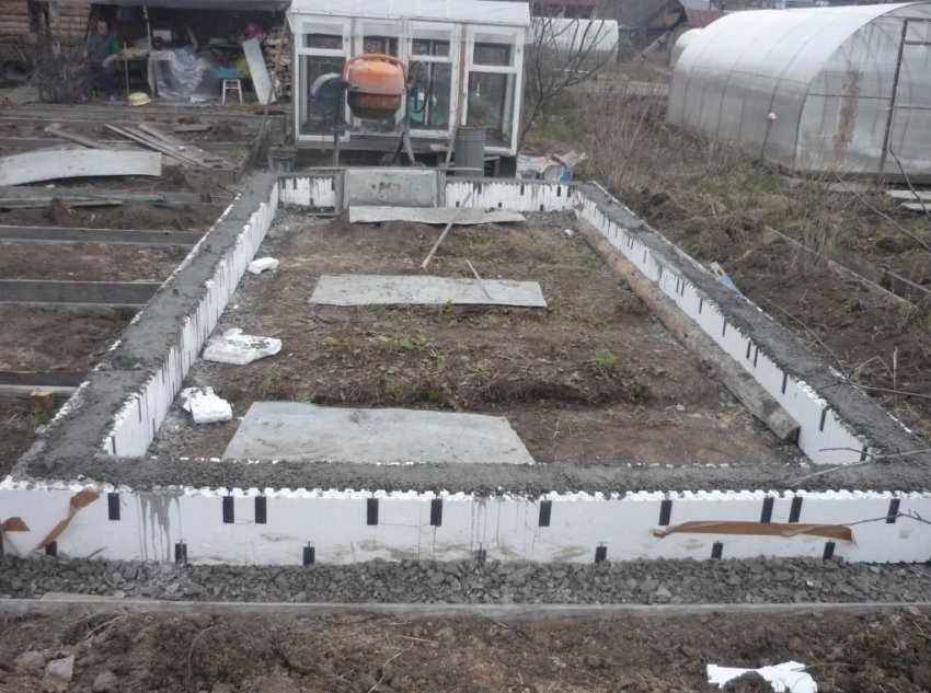 Стрічковий фундамент для теплиці Стрічковий фундамент для теплиці