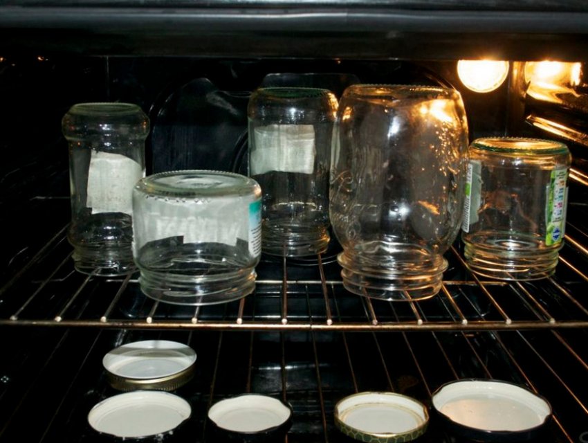 Стерилізація банок у духовці