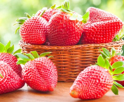 На ринках Західної України уже з'явилася полуниця місцевого вирощування