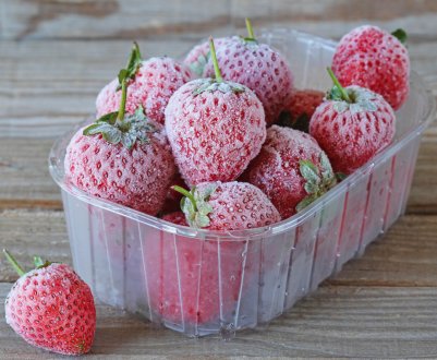 Корисні і шкідливі властивості замороженої полуниці