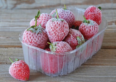 Корисні і шкідливі властивості замороженої полуниці