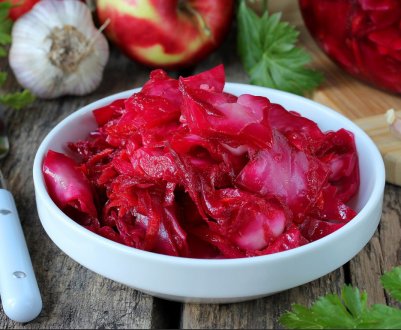 Як маринувати капусту зі буряком