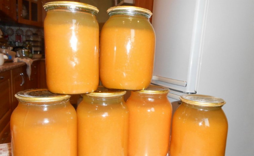 Абрикосовий сік з м'якоттю