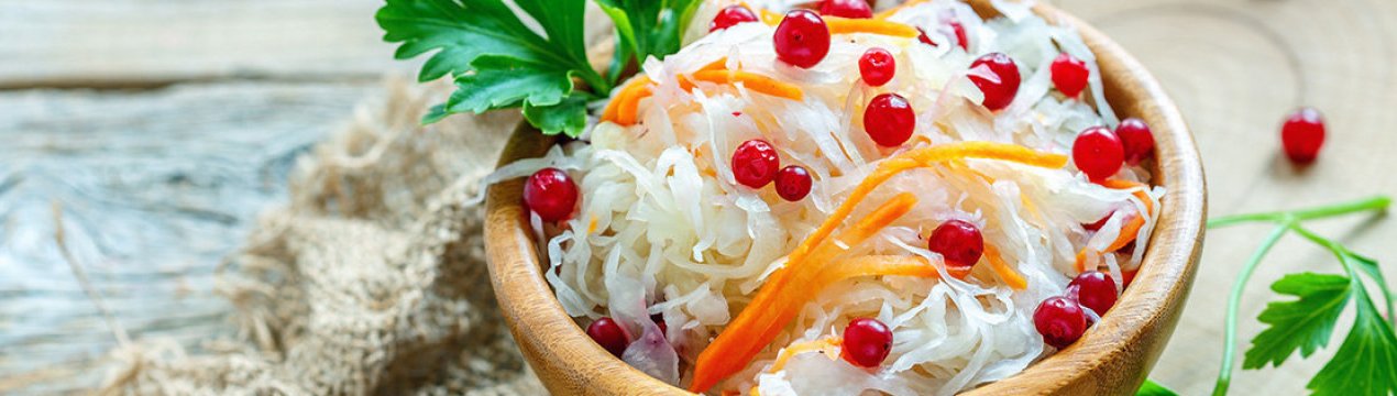 Квашена капуста з брусницею на зиму