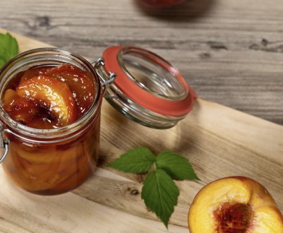 Як приготувати варення з персиків?