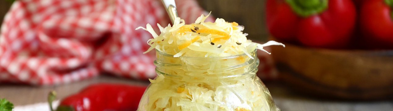 Квашена капуста з насінням і парасольками кропу на зиму