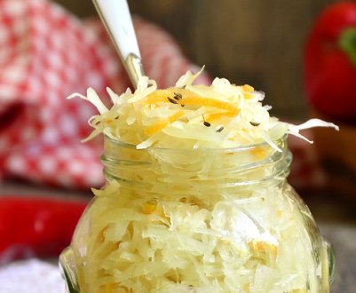 Квашена капуста з насінням і парасольками кропу на зиму