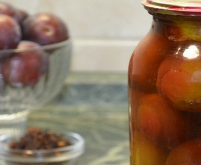 Найсмачніші рецепти маринованих слив на зиму