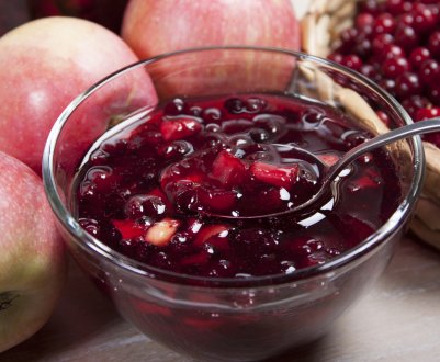 Як варити варення з брусниці з яблуками?