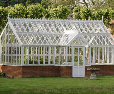 Коли краще ставити теплицю