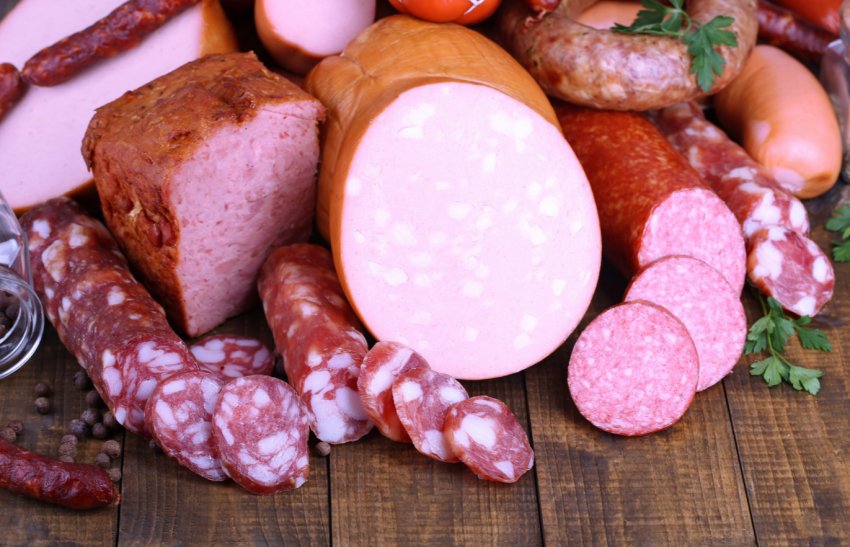 Ковбаса в Україні подорожчала на 16% за рік