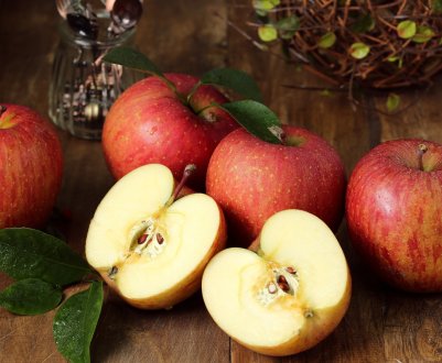 Дві тонни сумнівних яблук потрапили під прес смертоносний