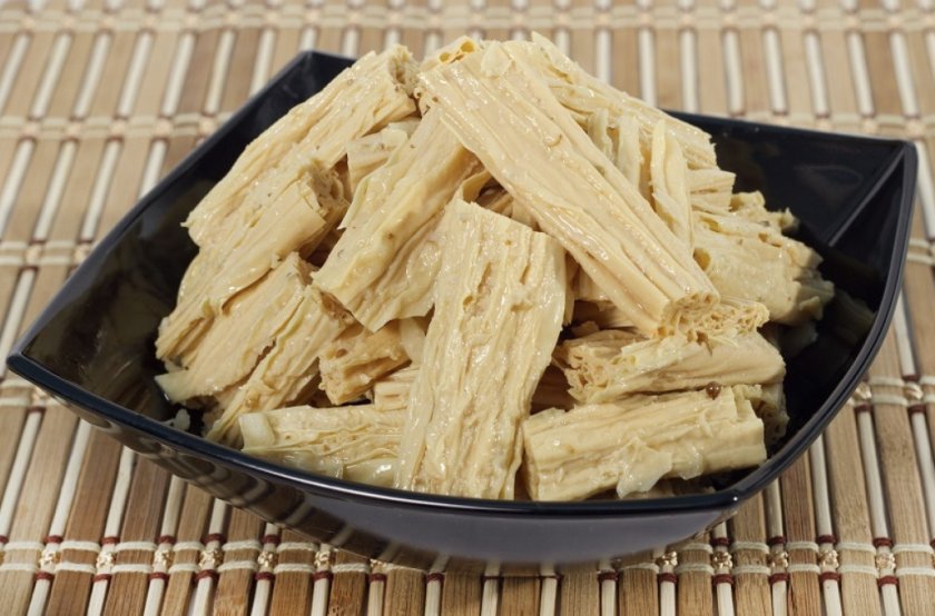 Маринованная спаржа с паприкой