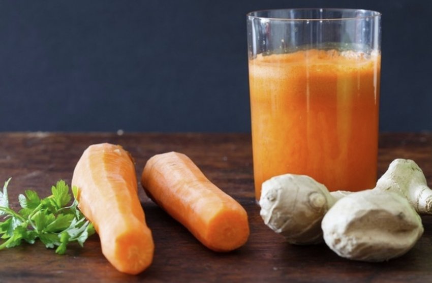 Імбирний напій з морквою і петрушкою