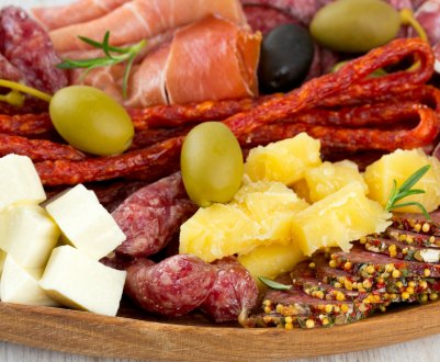 На російських прилавках — все більше вітчизняного сиру і ковбас