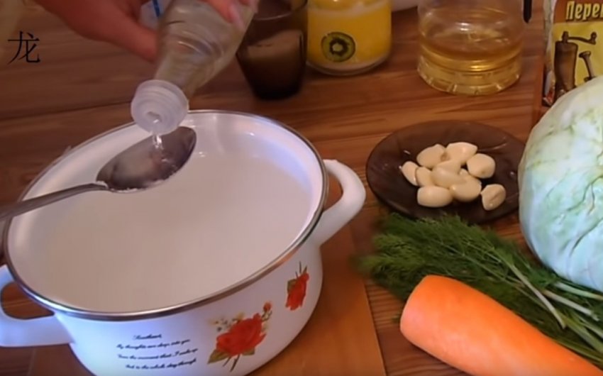 Острая квашеная капуста рецепты. 74864.pr6smc.850. Острая квашеная капуста рецепты фото. Острая квашеная капуста рецепты-74864.pr6smc.850. картинка Острая квашеная капуста рецепты. картинка 74864.pr6smc.850. Капуста в рассоле отличается резковато-кисловатым и довольно солоноватым вкусом, который находит удачное применение в приготовлении всевозможных кислых щей. Также из преимуществ можно сказать, что капуста всегда остается хрустящей, если соблюдать правила хранения.