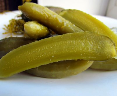 Як маринувати огірки на зиму з базиліком