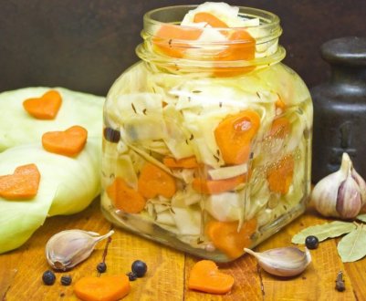 Найсмачніші рецепти приготування капусти в банках на зиму