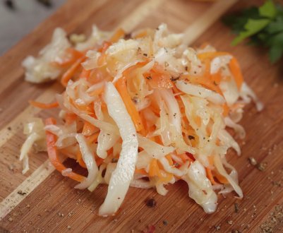 Капуста маринована на зиму в банках у розсолі з оцтом