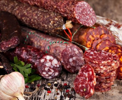 Китайський турист ледь не провіз в Росію два кіло «чумний» ковбаси