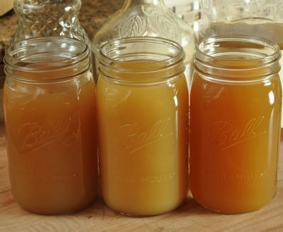 Сік із яблук: як зробити і закатати