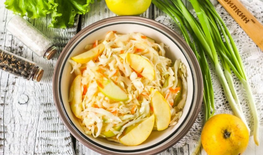 Солона капуста с яблоками