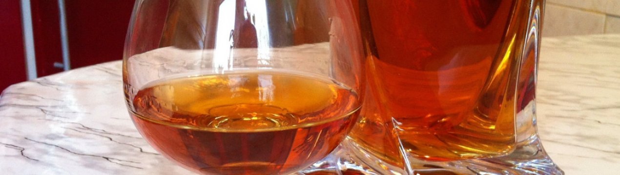 Рецепт домашнього коньяку із самогону з чорносливом