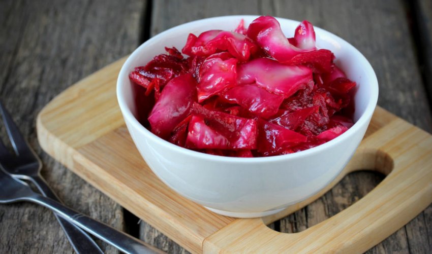 Солона капуста со свеклой